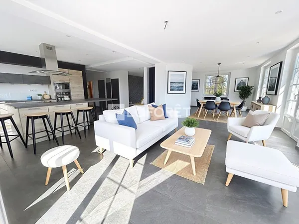 Maison 8 pièces 234 m²