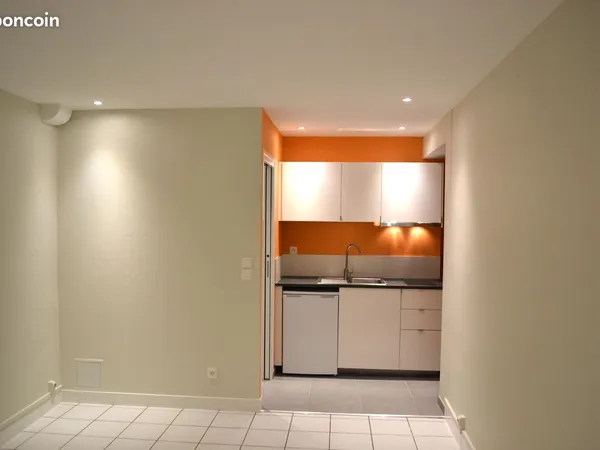 Studio rénové Centre-Ville rue Sainte Anne