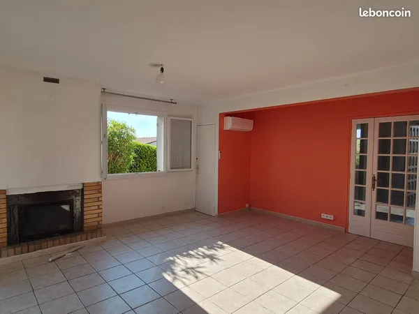 GRANDE VILLA avec garage sur terrain de 622m²