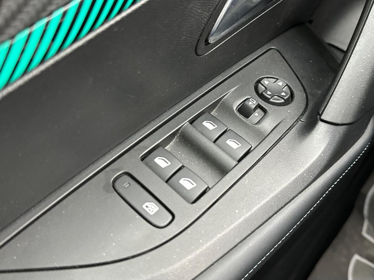 Peugeot 2008 puretech 130 s&s eat8 allure — photo 15