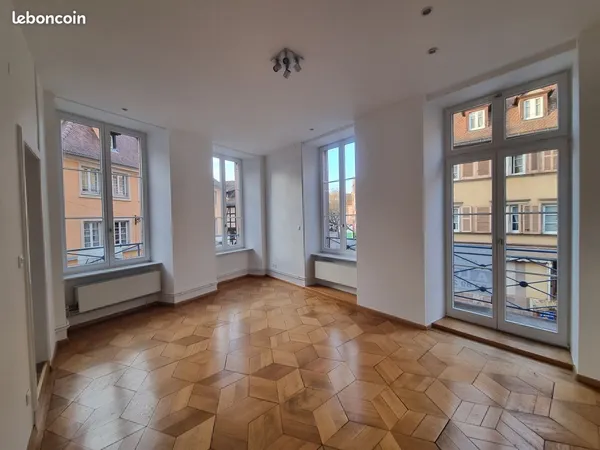 COLMAR PROCHE CENTRE/ F4 de 97m² du 1er étage
