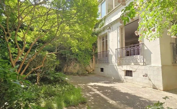 Maison 9 pièces 256 m²