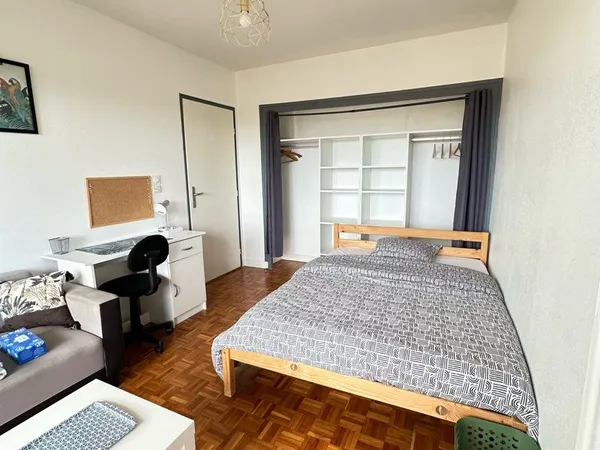 Chambre meublée toutes charges comprises