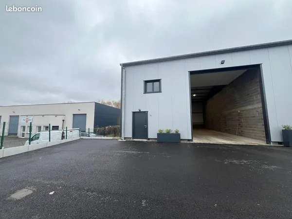Local industriel 200 m²