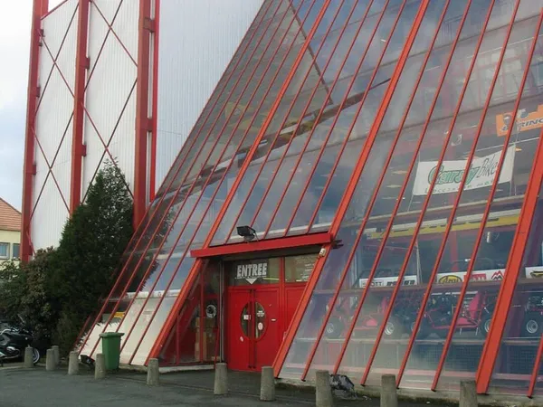 Local d'activité 5050 m²
