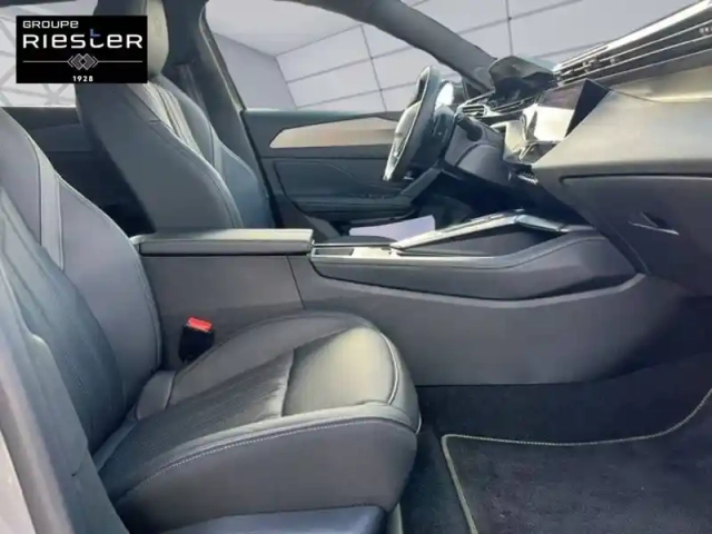 Peugeot 408 phev 225 e-eat8 — photo 14