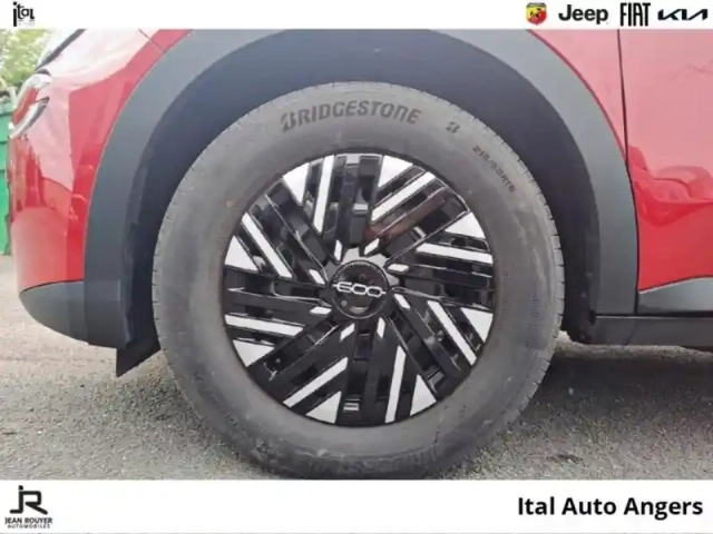Fiat 600 e 156ch 54kwh red — photo 11