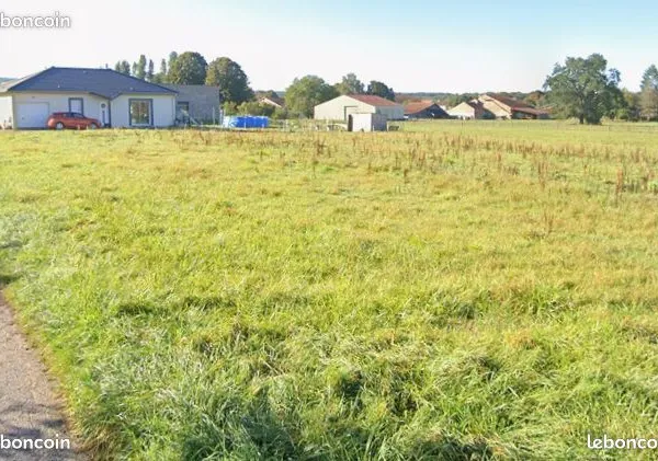 Beau terrain plat constructible
