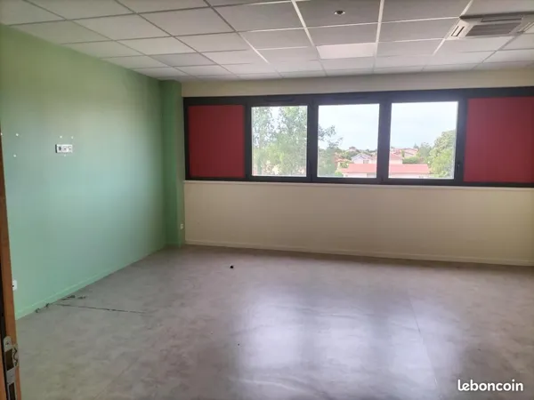 Bureau 27 m²