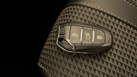Peugeot 208 e-208 136ch GT — photo 16