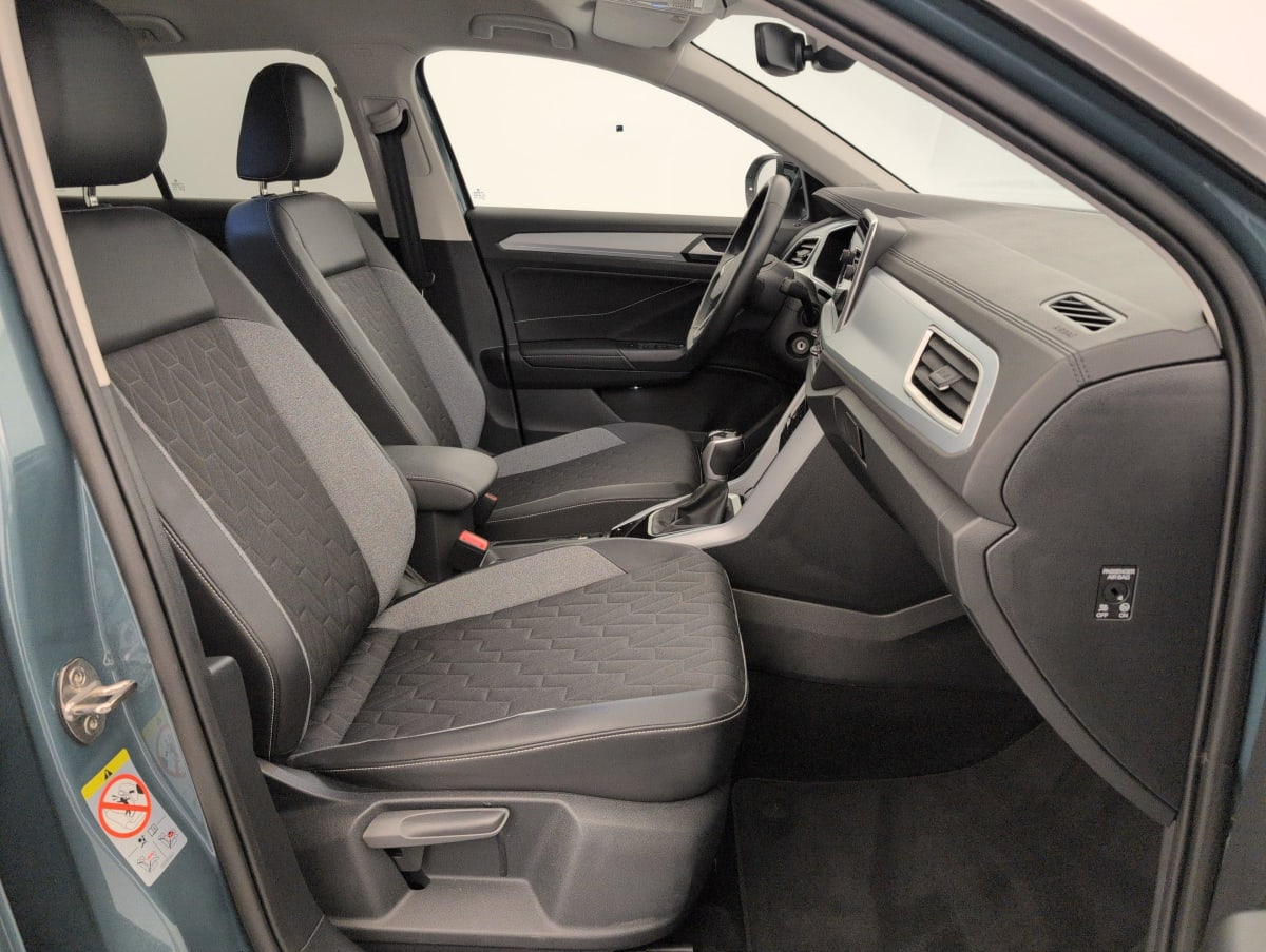 Volkswagen T-Roc — photo 9