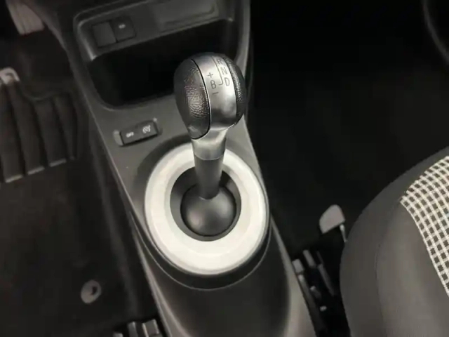 Renault Twingo iii e-tech — photo 22