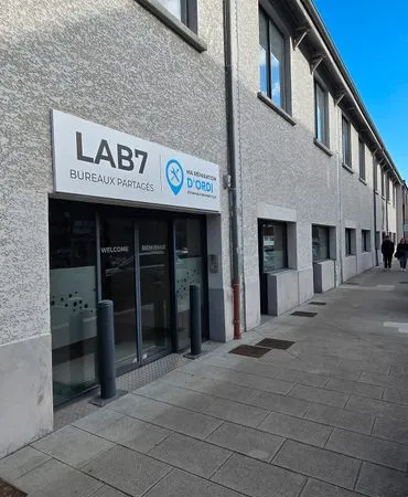 LOCAL 850 m² RDC + espace commercial - Grenoble Bouchayer-Viallet - rare