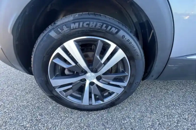 Peugeot 3008 hybrid 180 e-eat8 — photo 11