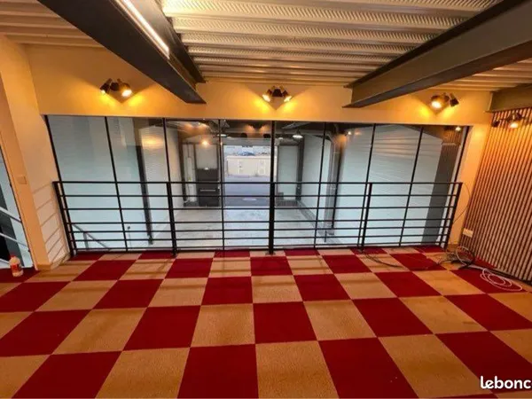 Local professionnel 135m2