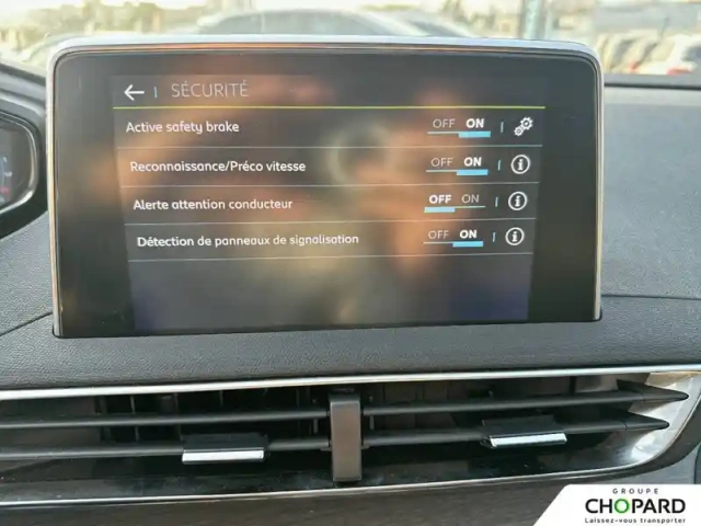 Peugeot 3008 hybrid 225 e-eat8 — photo 40