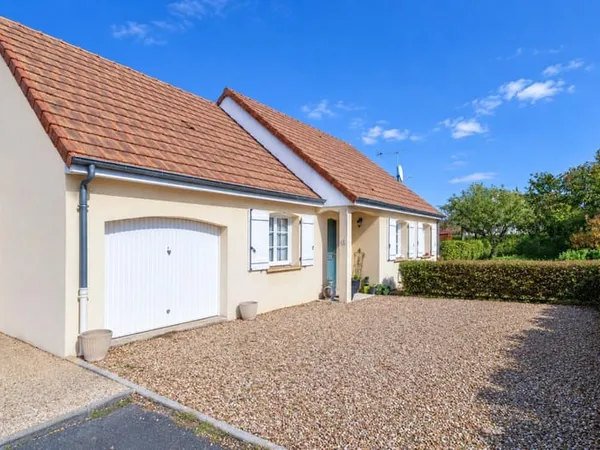 COUP DE CŒUR ! PLAIN-PIED DE 100 m², 3 CHAMBRES, TERRASSE ET VUE SUR LA CAMPAGNE