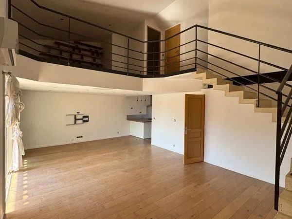 Appartement T3 jonquière 87m2 (112 m2 hors loi carrez)