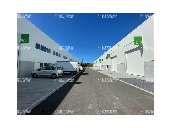 Local d'activité 800 m²