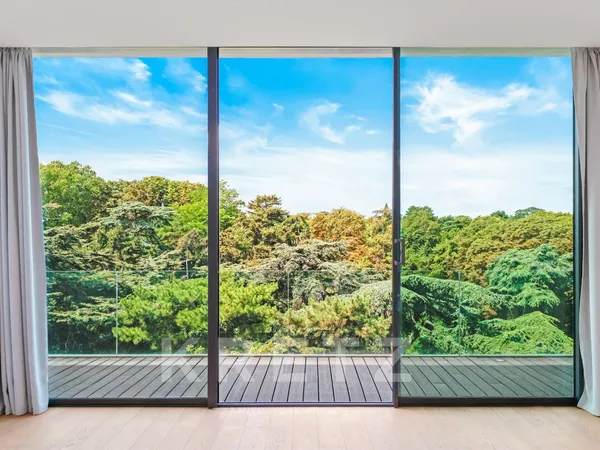 Villa contemporaine suspendue au-dessus du Parc Montsouris