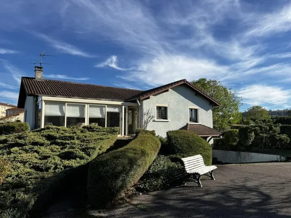 Maison individuelle sur 820 m² + véranda + sous sol 93 m²