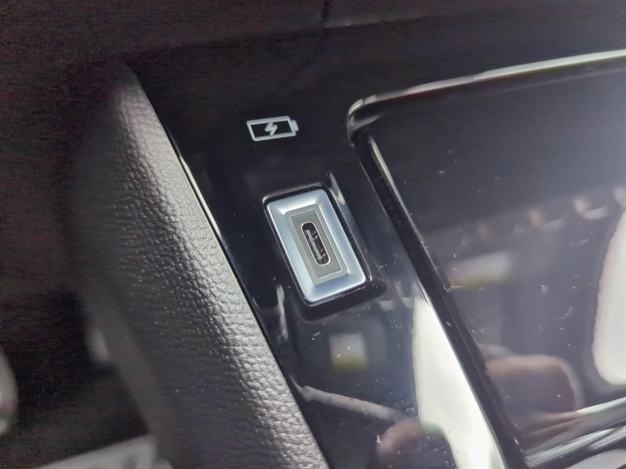 Peugeot 2008 hybrid 145 ch e-dcs6 allure — photo 25
