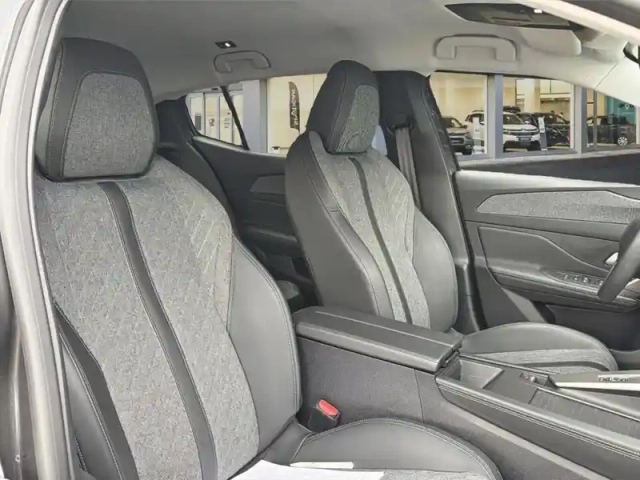 Peugeot 408 puretech 130 ch s&amp;s eat8 allure pack — photo 9
