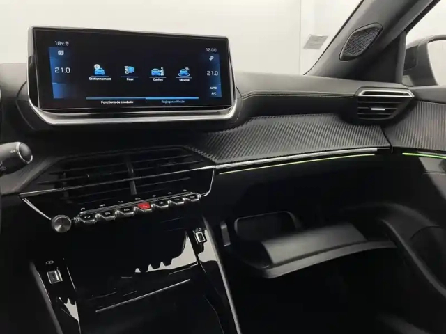 Peugeot 2008 puretech 130 s&amp;s eat8 — photo 25