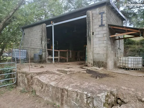 Hangar sur terrain