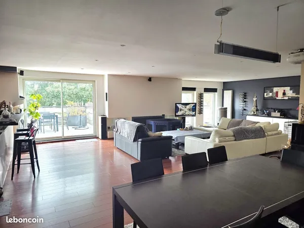 HEM - Superbe loft de 165 m² avec terrasse plein sud de 50 m² - 380 000