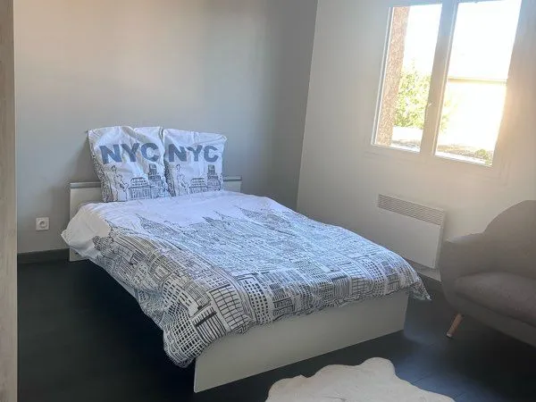 Chambre meublée de 14 m² chez l'habitant - 550 charges comprises