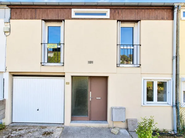 Maison mitoyenne 85m2 sur 2 niveaux à rénover, 5 pièces, 3 chambres