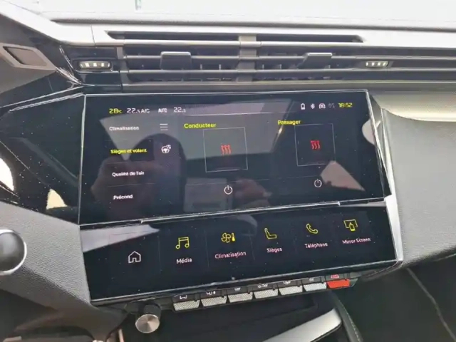 Peugeot 408 phev 225 e-eat8 — photo 32