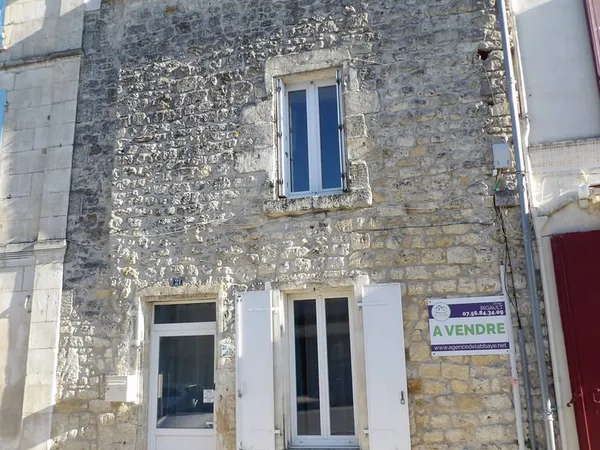 Maison de caractère 2 chambres avec jardin plein centre de S