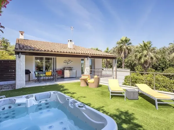 Cagnes-sur-Mer - Villa familiale avec piscine et aperçu mer