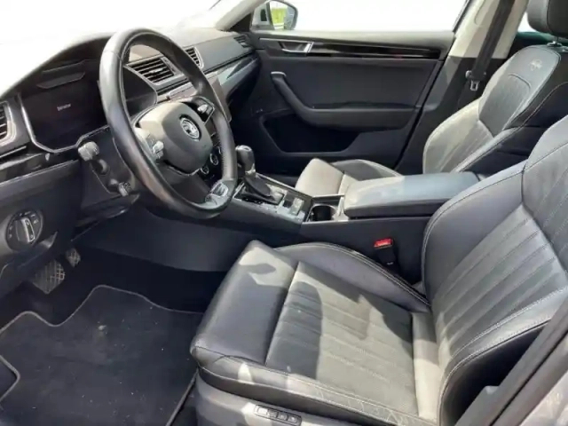 Skoda Superb combi 1.4 tsi phev 218ch laurin&amp;klement dsg6 — photo 7