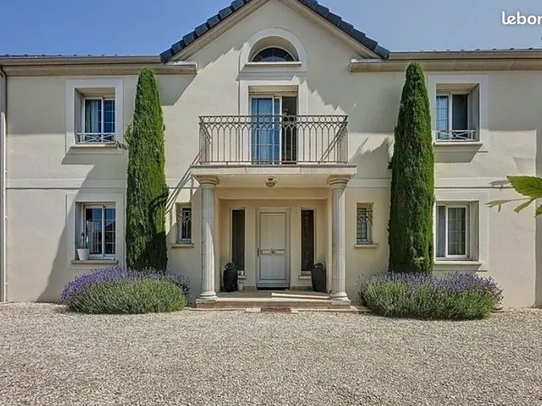 Magnifique villa familiale de 227 m² à Maillot -Volumes généreux et prestations de qualité