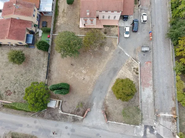 Terrain plat 680 m² viabilisé et clôturé à Eaunes, libre con