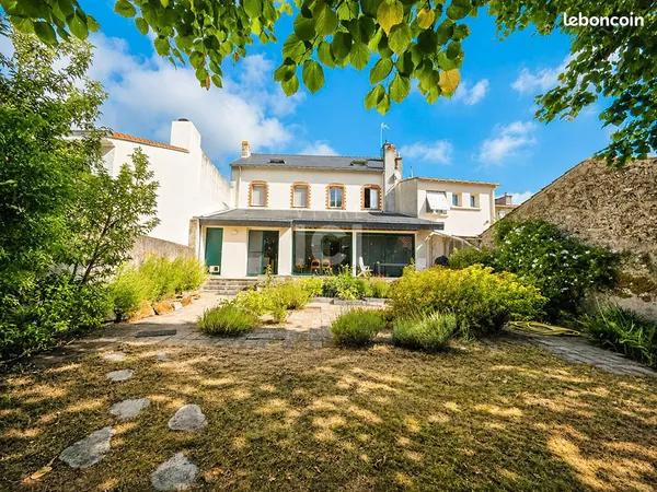 Propriété 7 pièces 244 m²