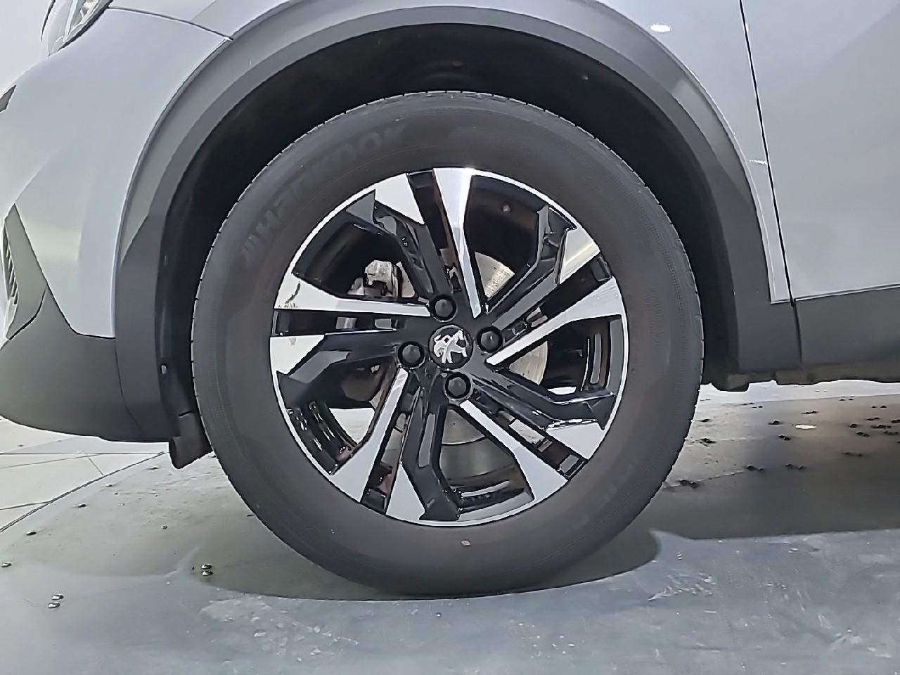 Peugeot 2008 puretech 130 s&s eat8 allure pack — photo 16