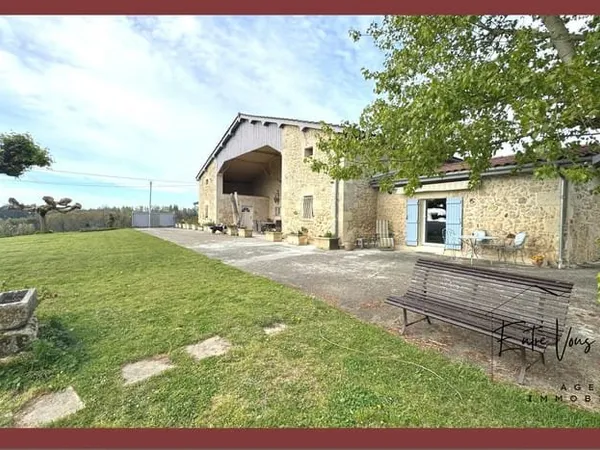 MAISON EN PIERRE SUR UNE PROPRIÉTÉ DE 8 HECTARES