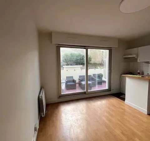 STUDIO AVEC TERRASSE - PARIS 15