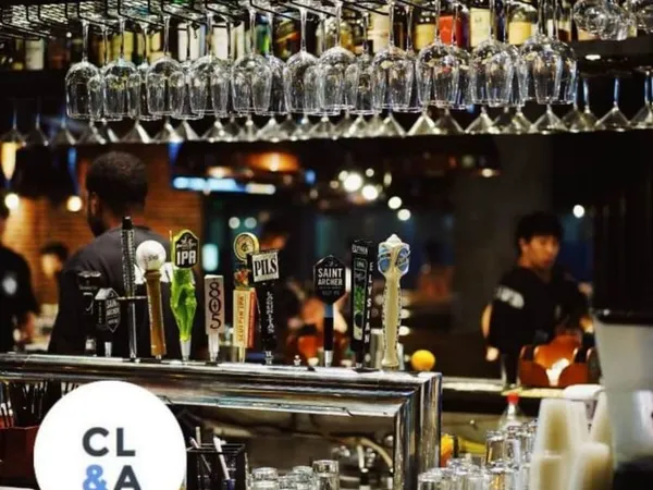 BAR PUR - BAR À BIÈRE - BAR À COCKTAILS