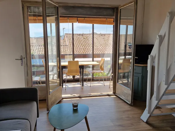 Vends duplex rénové avec loggia et climatisation
