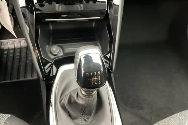 Peugeot 208 100 s&amp;s bvm6 — photo 17