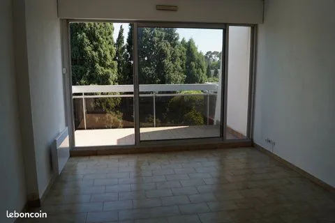 à louer - studio avec grand balcon, parking et vue dégagée - hôpitaux-facultés, montpellier