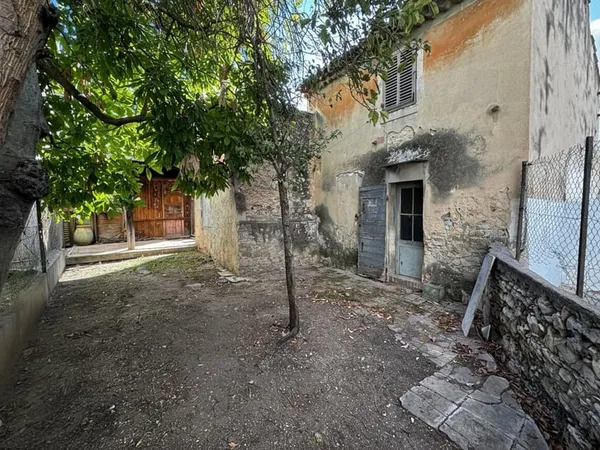 Maisonnette T3 jardin et pk privatif