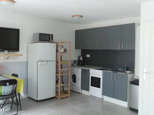 Idéal étudiant: Studio meublé à Vichy, avec petite terrasse