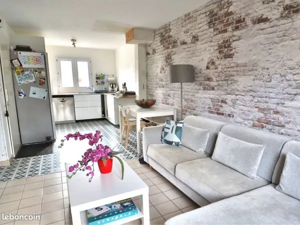 Maison type nantaise 3 pièces avec terrasse sur jardinet, garage et bureau - calme, proche centre et