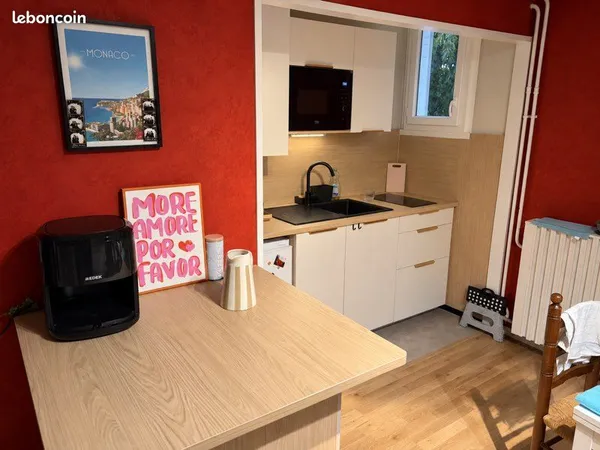 Studio meublé rénové 29 m² avec balcon, parking et cave - Clermont-Ferrand